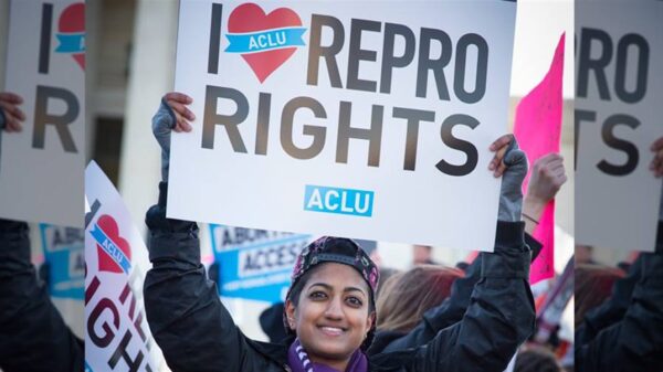 woman holding a sign reading I heart repro rights