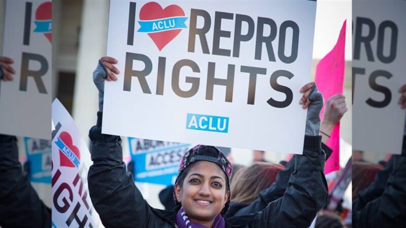 woman holding a sign reading I heart repro rights
