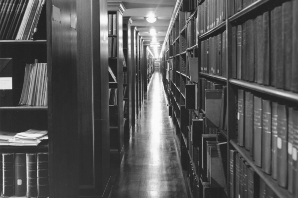 Black and white photo rows of books in a library