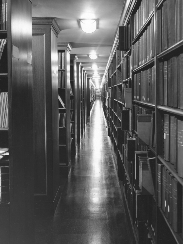 Black and white photo rows of books in a library
